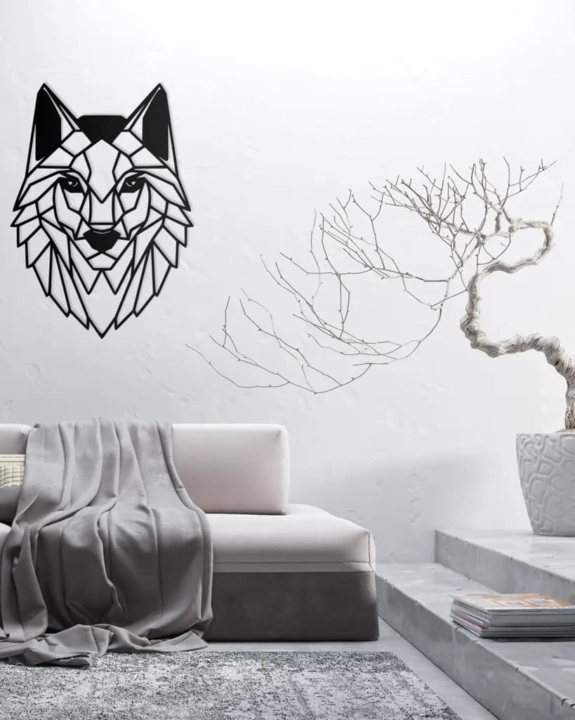 El lobo geométrico presidiendo la pared de un salón